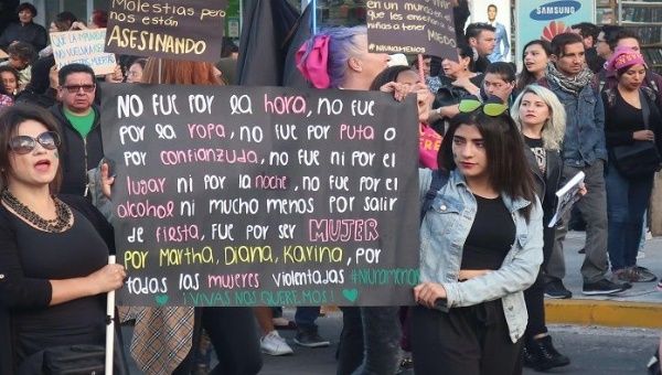 Cientos de mujeres salieron a las calles para rechazar la violencia machista y los feminicidios en el país.