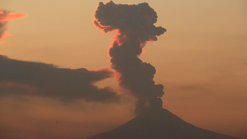 El volcán, que mide cerca de 5.426 metros de altura y se encuentra entre los estados de Morelos y Puebla, está considerado como uno de los diez más peligrosos del mundo.