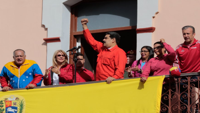 Desde el Palacio de Miraflores, el Presidente se dirigió al pueblo venezolano y llamó a defender la paz de la República.