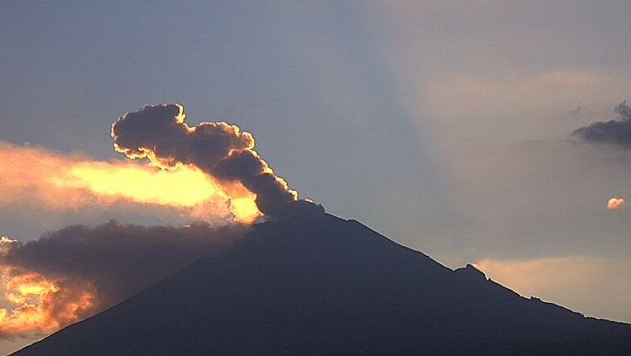 Las autoridades mexicanas se encuentran alertas ante cualquier modificación de la actividad volcánica del Popocatépetl.