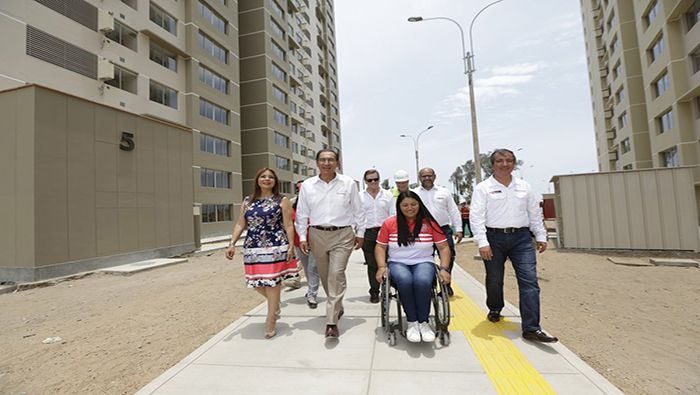 El presidente peruano realiza una inspección a la villa olímpica de los juegos Lima 2019.