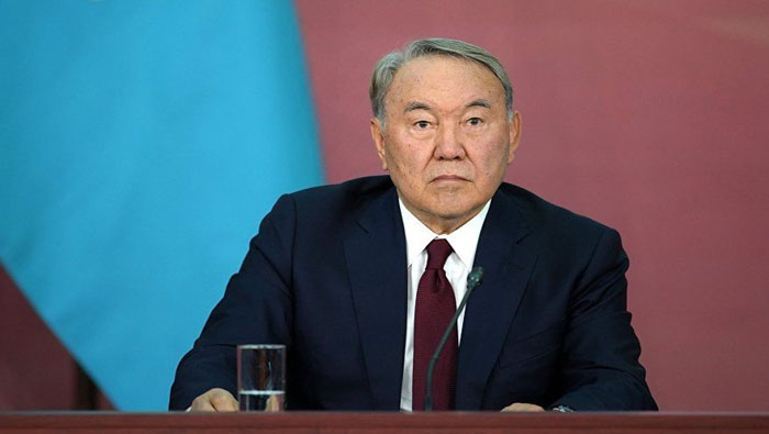 El presidente de Kazajistán, Nursultán Nazarbáev,  indicó que el Gobierno fracasó en la aplicación de políticas económicas efectivas.