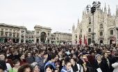 Cientos de italianos salieron a las calles de Milán para exigirle al Gobierno: "La Gente Primero".