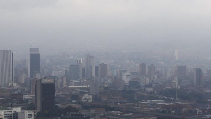 Autoridades colombianas señalaron que, por ahora, la calidad de aire no es perjudicial para la salud, sin embargo las medidas pretenden evitar que se alcance alerta roja.