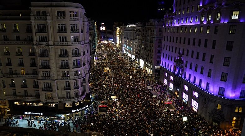 España: En ciudades como Madrid, Andalucia y Córdoba, las mujeres colmaron las calles desde tempranas horas de la mañana, reclamando derechos negados por años.
