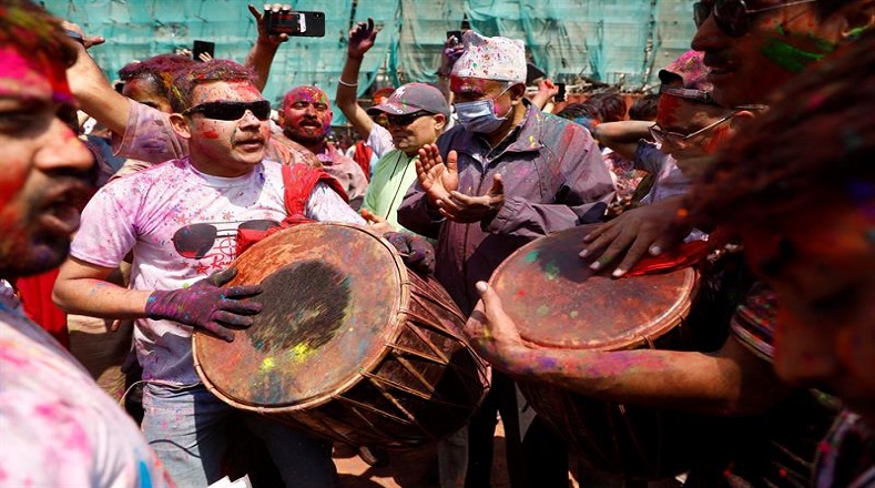 Por su parte, en la ciudad de Katmandú, Nepal también se realizó este miércoles la celebración del también conocido Festival del Color.