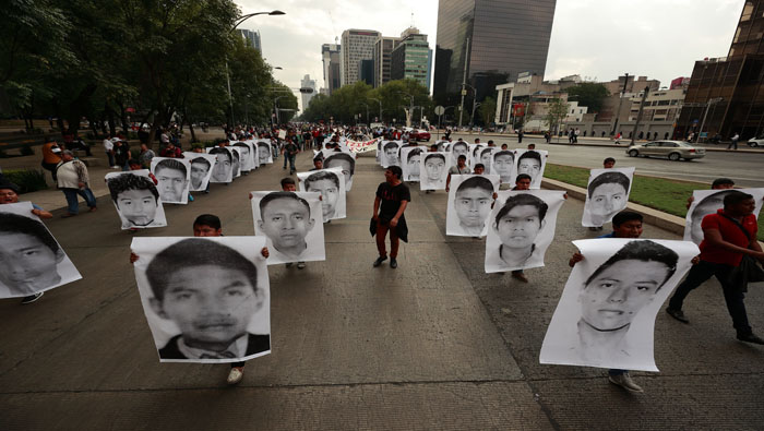 El Gobierno de México instó a los familiares de los jóvenes desaparecidos y abogados a presentar sus propuestas.