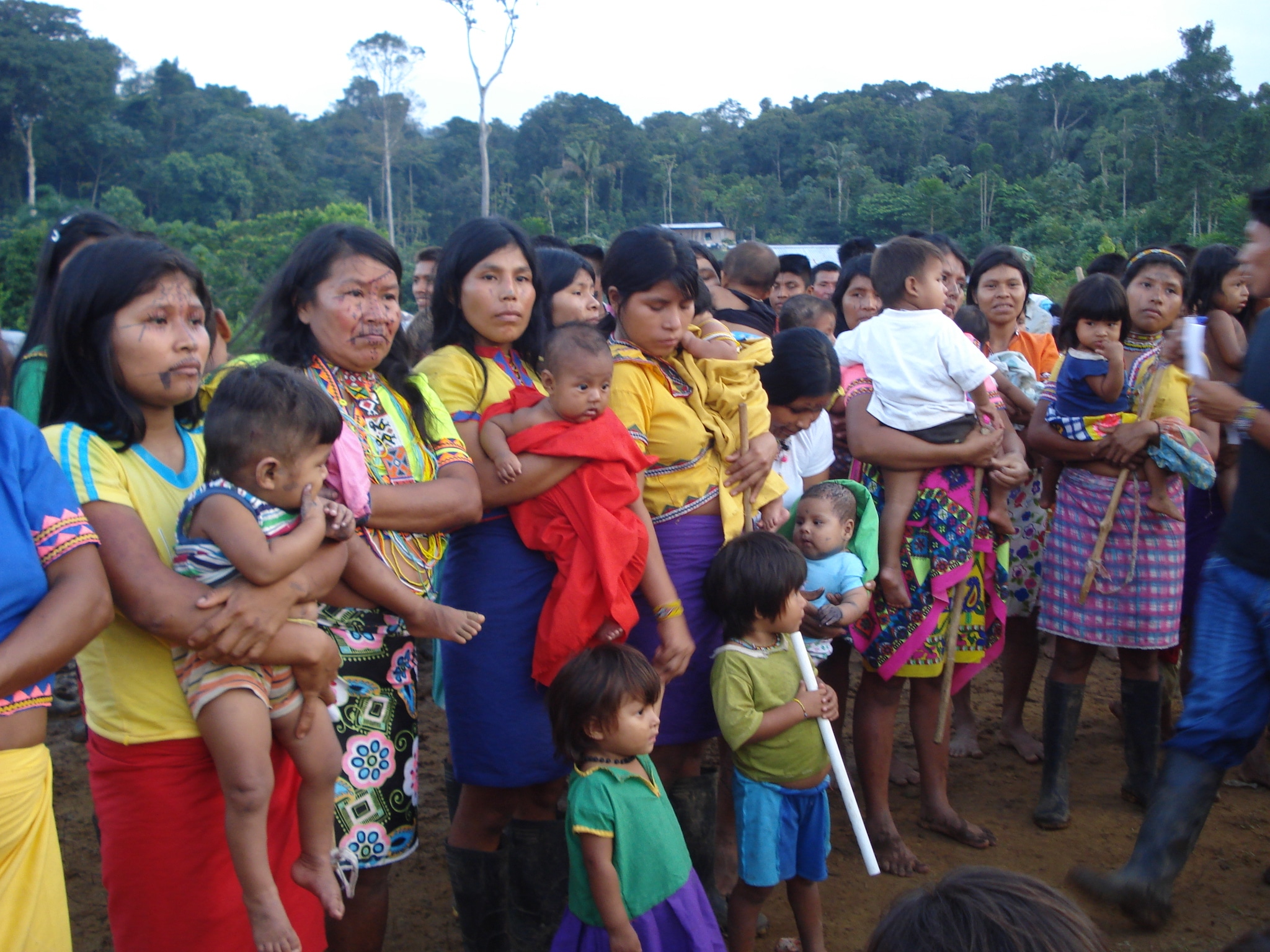 La Minga Social, comunidades de indígenas y campesinos, ha sido duramente reprimida por el Gobierno de Colombia. En la imagen, familias del Cauca.
