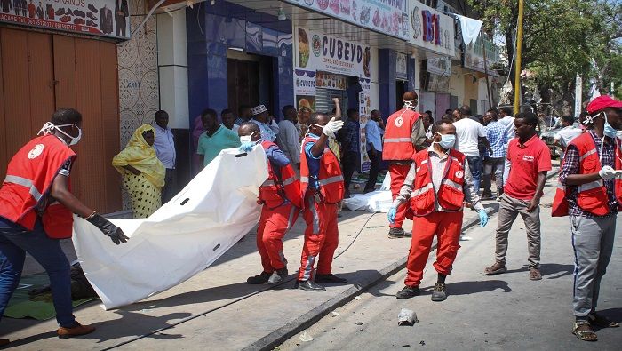 Los heridos de la explosión del carro bomba fueron trasladados a centros de atención médica y hospitales más cercanos.