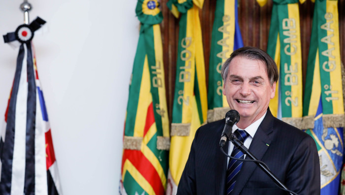 Una jueza prohibió al presidente brasileño Jair Bolsonaro celebrar el golpe militar de 1964.