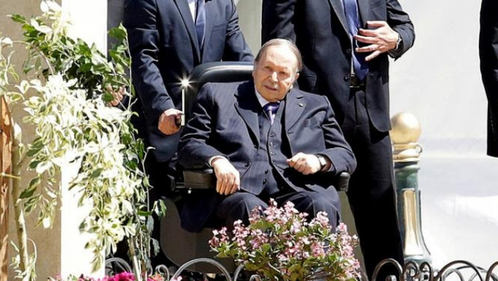 En 2013, Bouteflika sufrió un accidente cardiovascular, lo que limitó sus apariciones en público.