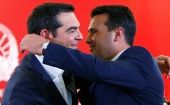 Alexis Tsipras fue recibido por homólogo normacedonio Zoran Zaev quien lo llamó "colega" y "amigo"