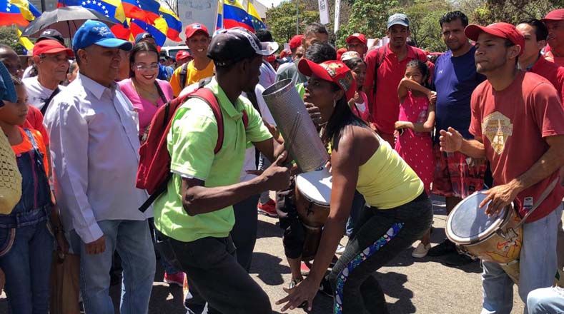 Con música y alegría el pueblo chavista muestra su respaldo al presidente constitucional de Venezuela, Nicolás Maduro.