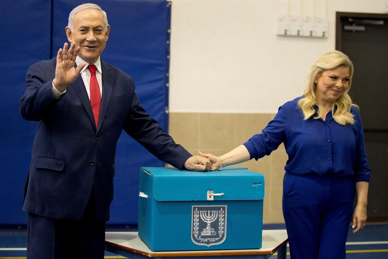 Netanyahu y el candidato Gantz, ambos, se adjudican la victoria.
