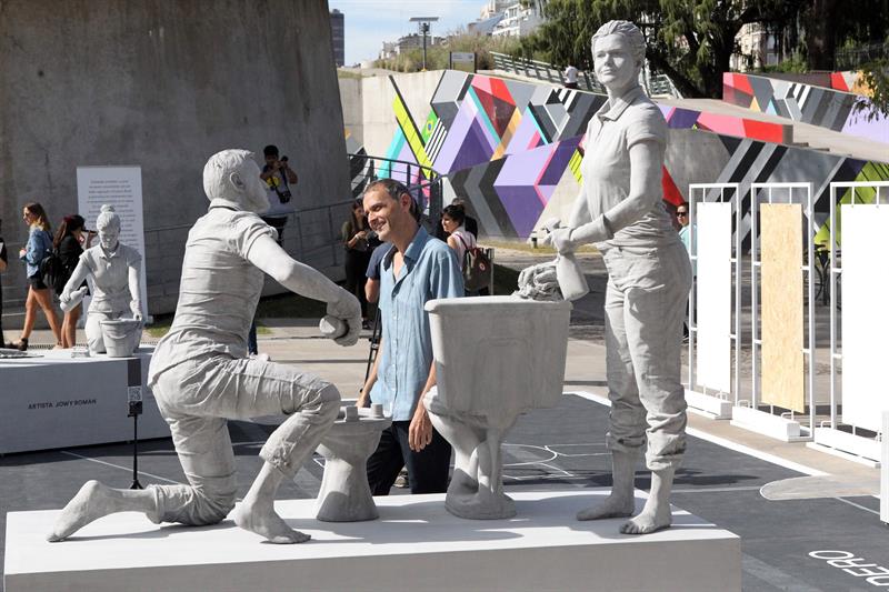 Las esculturas están ubicadas en la Plaza República Federativa del Brasil de Buenos Aires.