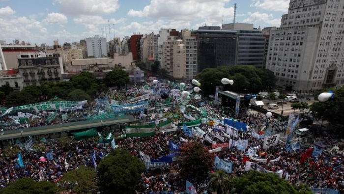 La marcha de los trabajadores argentinos del 21 de febrero reunió a 400.000 personas en Buenos Aires.