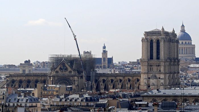 Para la reconstrucción de la catedral las autoridades francesas han recaudado al menos 900 millones de euros.
