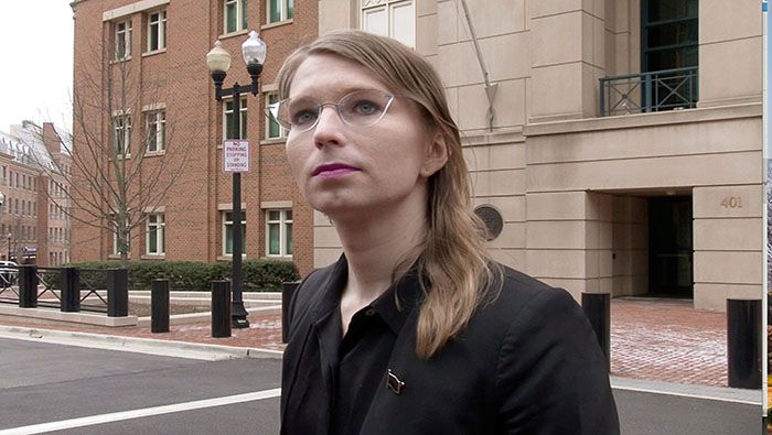 El 8 de marzo, Chelsea Manning fue enviada a prisión al negarse a declarar contra WikiLeaks.