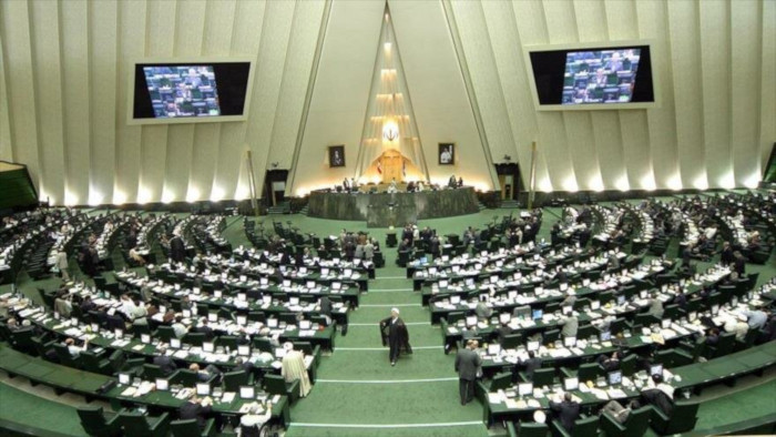 El parlamento de Irán aprobó una iniciativa de ley para designar a EE.UU. como patrocinador del terrorismo.