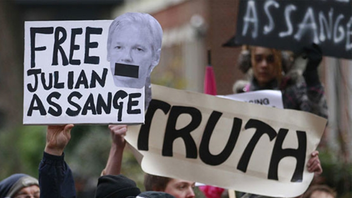 El Gobierno de EE.UU. quiere juzgar a Assange por el delito de piratería informática.
