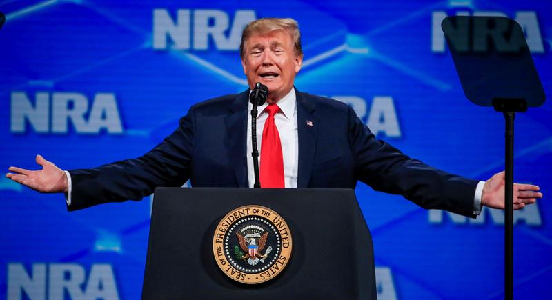 Trump hizo el anuncio en un discurso ante la Asociación Nacional del Rifle.