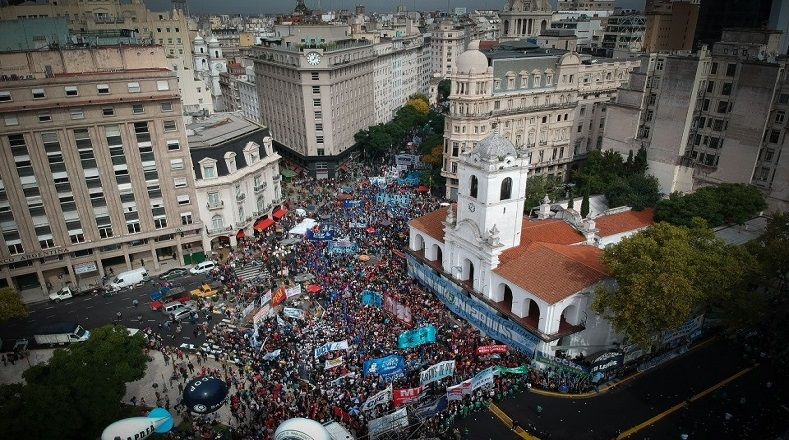 La Central de Trabajadores de Argentina  (CTA) hizo un llamado masivo a una huelga general este martes 30 de abril en rechazo a las políticas económicas empleadas por el presidente de esa nación.