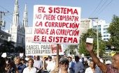 Panameños marchan contra la corrupción en su país.