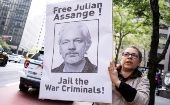 La justicia británica sentenció a Assange a 50 semanas de presidio por violar su condición de libertad bajo fianza.