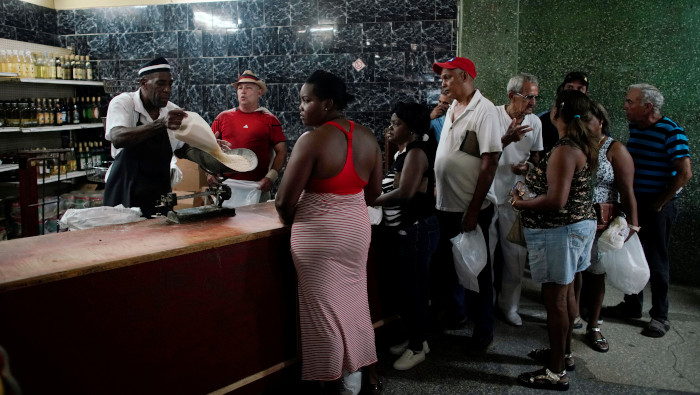 Cuba implementa medidas para asegurar distribución justa de productos básicos.
