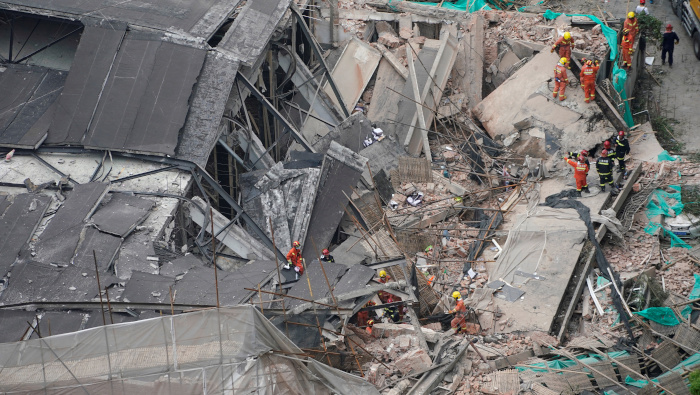 En total se rescataron 15 personas con vida del edificio colapsado.