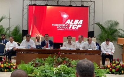 "Expresamos toda la solidaridad del ALBA- TCP a todo el pueblo venezolano, a su gobierno legítimo y a su presidente constitucional", enfatizó el canciller cubano.