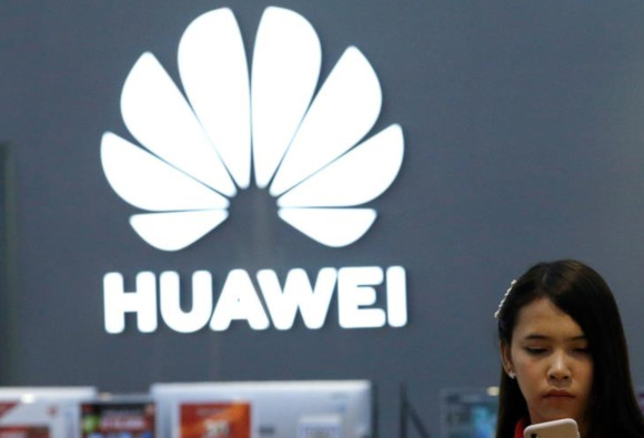 El diseñador británico de chips ARM suspendió el negocio con Huawei.