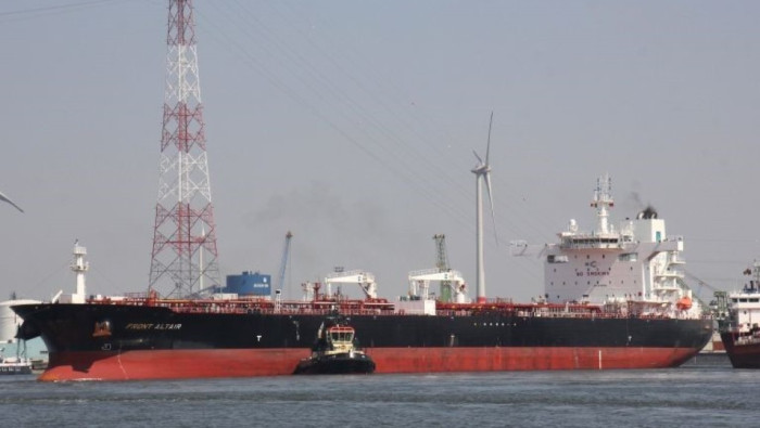 Dos buques petroleros que navegaban por el mar de Omán fueron víctimas de actos de sabotaje este jueves.