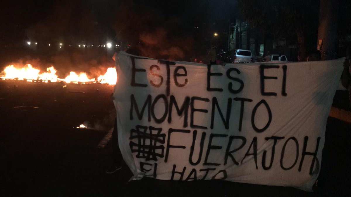 En diversas zonas de la nación, principalmente Tegucigalpa (capital), se ha generado el caos tras la toma de las calles por parte de la población.