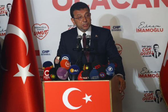 El opositor Ekrem Imamoglu se mostró dispuesto a cooperar con el presidente Recep Tayyip Erdogan.