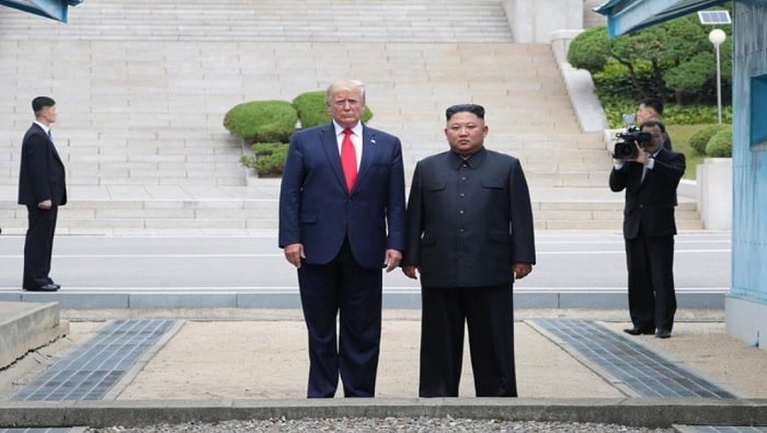 Trump y Kim Jong-un acordaron continuar las negociaciones sobre desnuclearización dentro de dos o tres semanas.