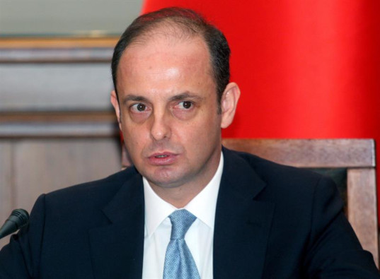 Gobernador del Banco central de Turquía, Murat Cetinkaya, cesado de su cargo.