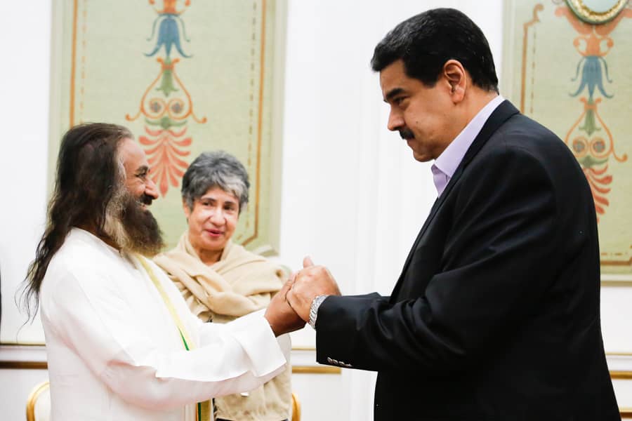 El líder hindú servirá como mediador en los diálogos de paz con los sectores de la oposición venezolana.