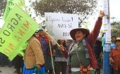 Peruanos manifiestan su rechazo a la construcción de la mina de cobre Tía María.