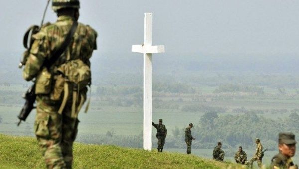 Existe un plan de aniquilamiento contra los miembros de las FARC en los distintos territorios, advierten analistas del conflicto colombiano. 
