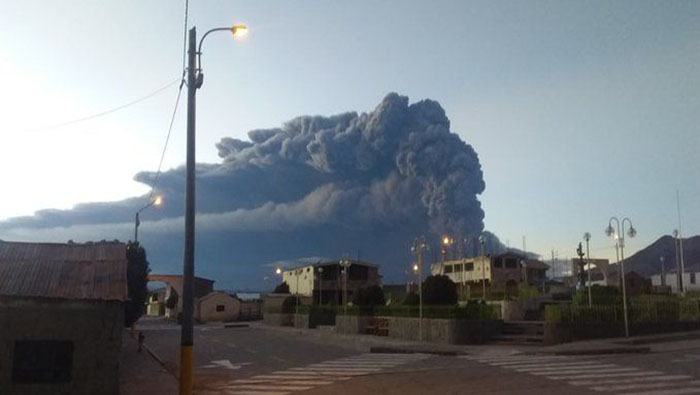 Las cenizas emanadas por el volcán llegaron a Bolivia y Chile.