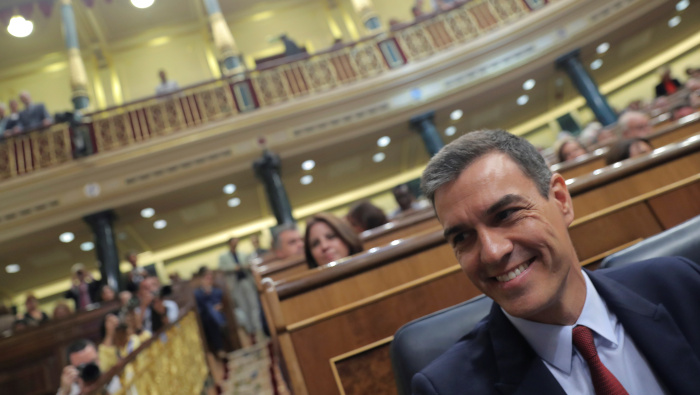 El candidato a presidente del Gobierno español, Pedro Sánchez, llega al Congreso para el debate de investidura.