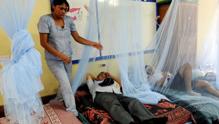 La red hospitalaria hondureña ha colapsado por el elevado número de enfermos de dengue.