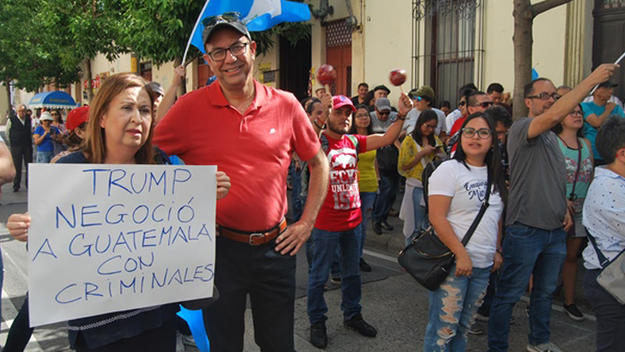 Cientos de guatemaltecos se manifiestas contra el pacto de 