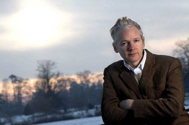 Christine Assange culpó a EE.UU. y el Reino Unido por el maltrato que recibe su hijo.