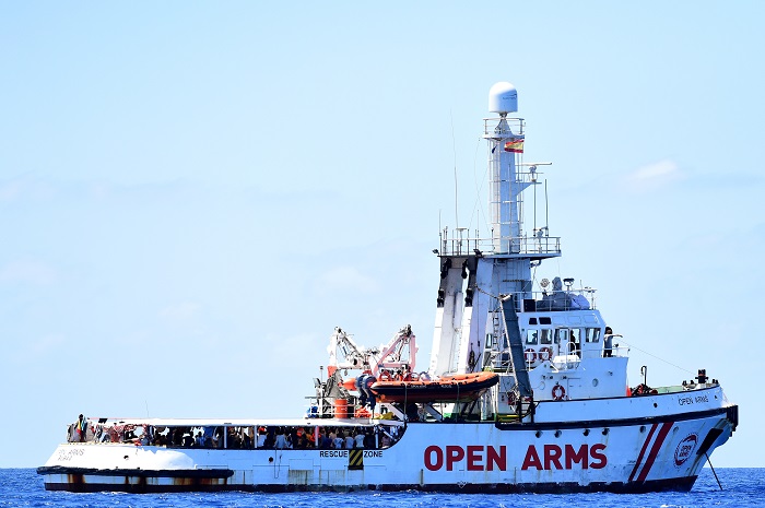 Open Arms alerta que la situación al interior de la embarcación se ha vuelto insostenible.