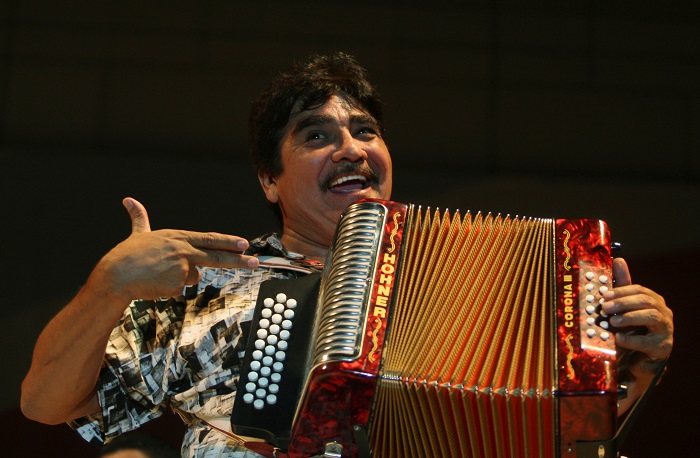 Entre sus canciones más conocidas se encuentran Cumbia Poder, Como el Viento y Si Mañana.