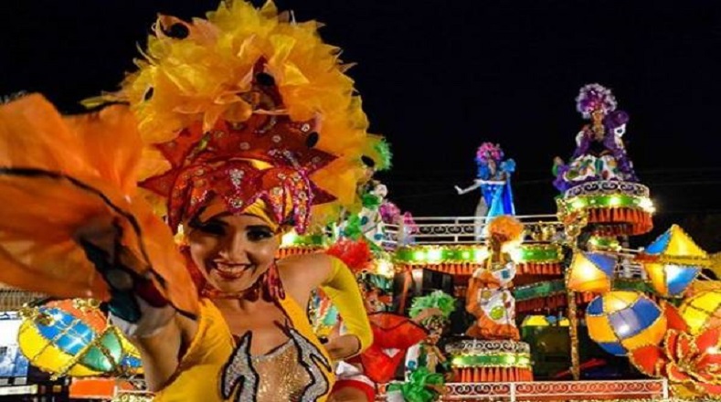 A pesar de la lluvias que acompañaron las primeras jornadas de carnaval, la fiesta no se detuvo y bailarines se mezclaron con bailadores para dar un gran espectáculo.