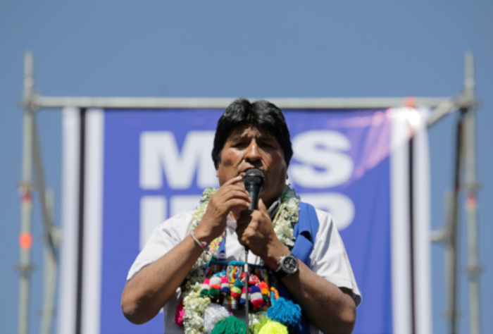 Evo  Morales es el candidato que más crece en la intención de voto y le saca 18 puntos de ventaja al candidato de la oposición Carlos Mesa.