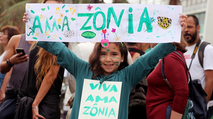 En la marcha se pudieron leer pancartas que con mensajes acerca de la gravedad de la crisis ambiental y criticaban la política de Bolsonaro.